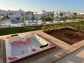 Luxurious Apartment with Private Jacuzzi